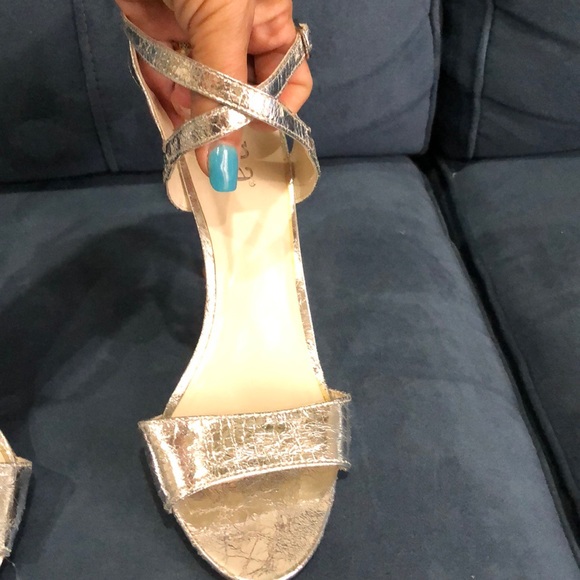 A.n.a Women’s size 9 stiletto heels silver crinkle - Picture 2 of 8